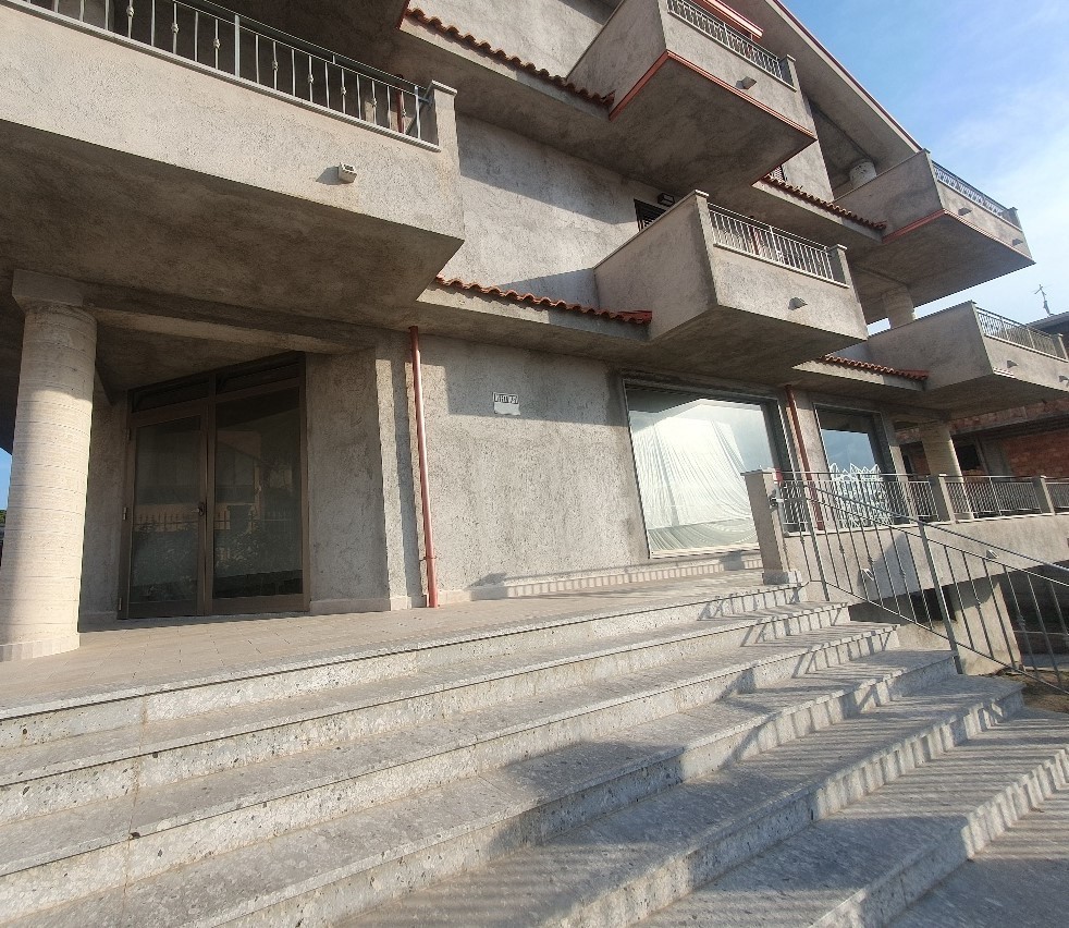 Locale commerciale in affitto in via nicola trussardi, Motta San Giovanni