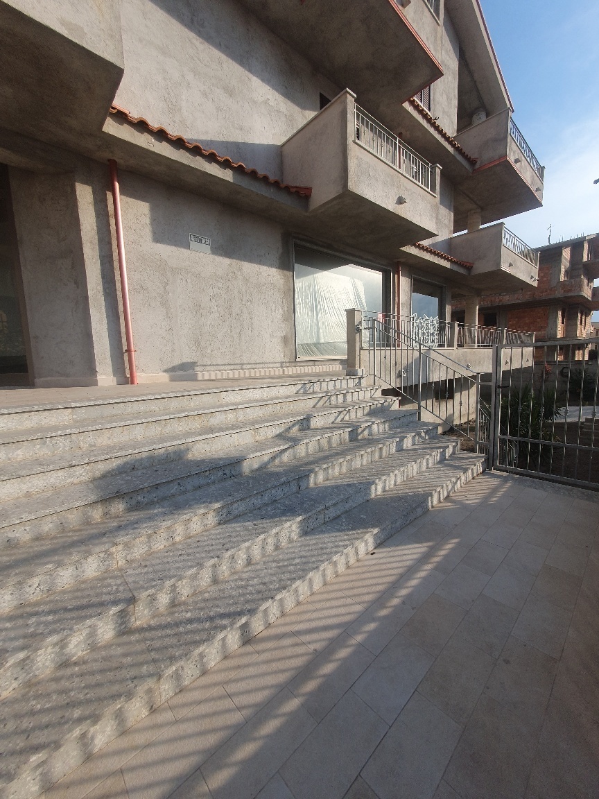 Locale commerciale in affitto in via nicola trussardi, Motta San Giovanni