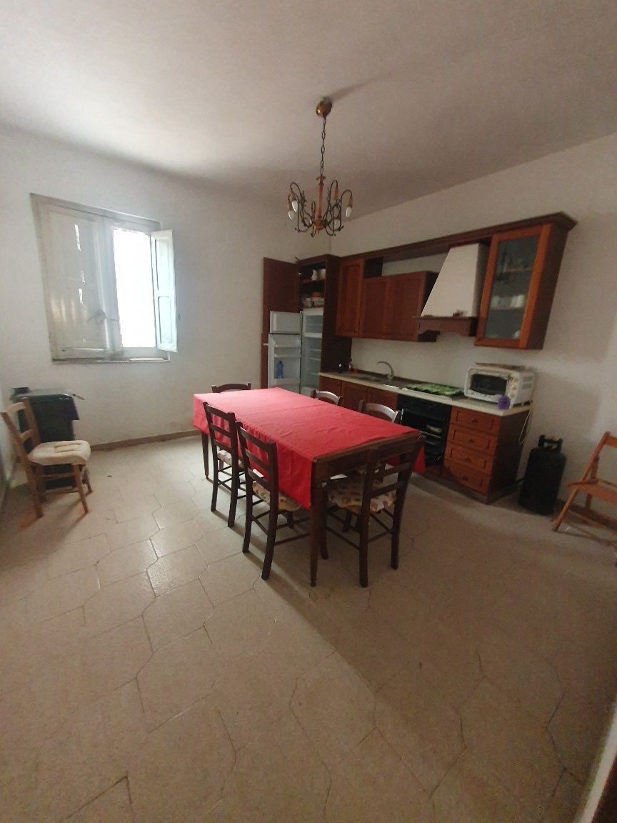 Trilocale da ristrutturare in trizzino, Reggio Calabria