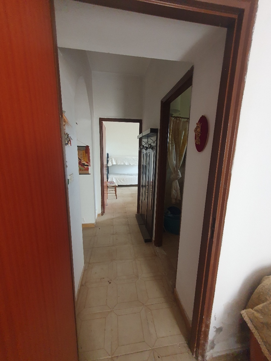 Trilocale da ristrutturare in trizzino, Reggio Calabria