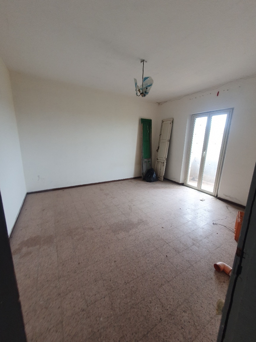 Trilocale da ristrutturare in via trizzino 28, Reggio Calabria