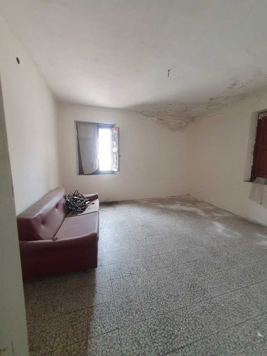 Trilocale da ristrutturare in via trizzino 28, Reggio Calabria