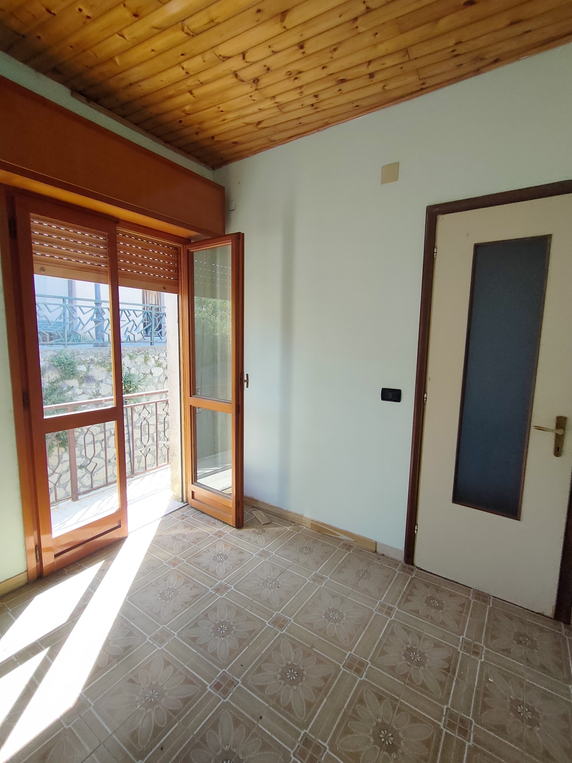 Quadrilocale da ristrutturare in via san costantino, Bova