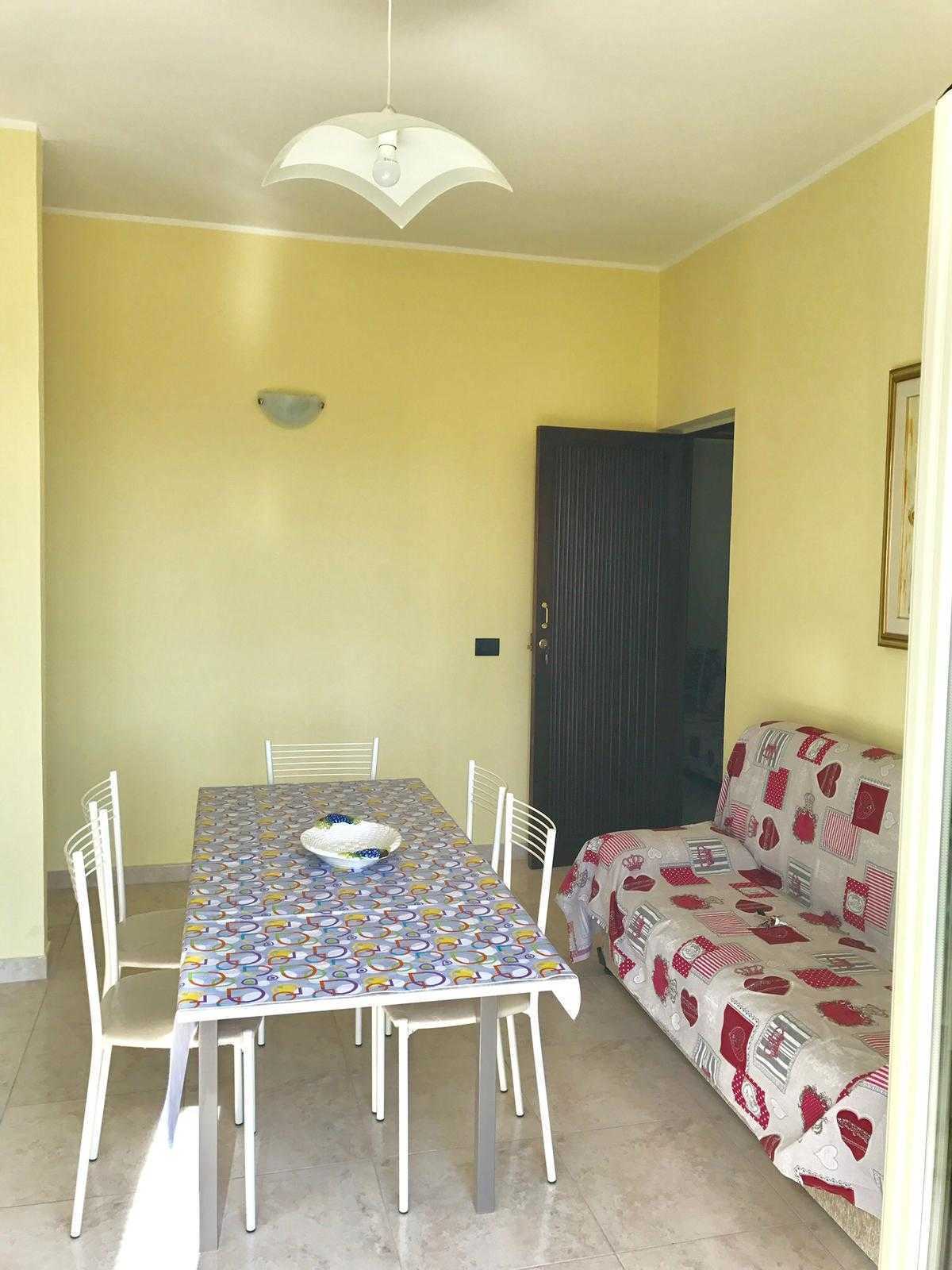 Trilocale nuovo in corso umberto i, Bova Marina