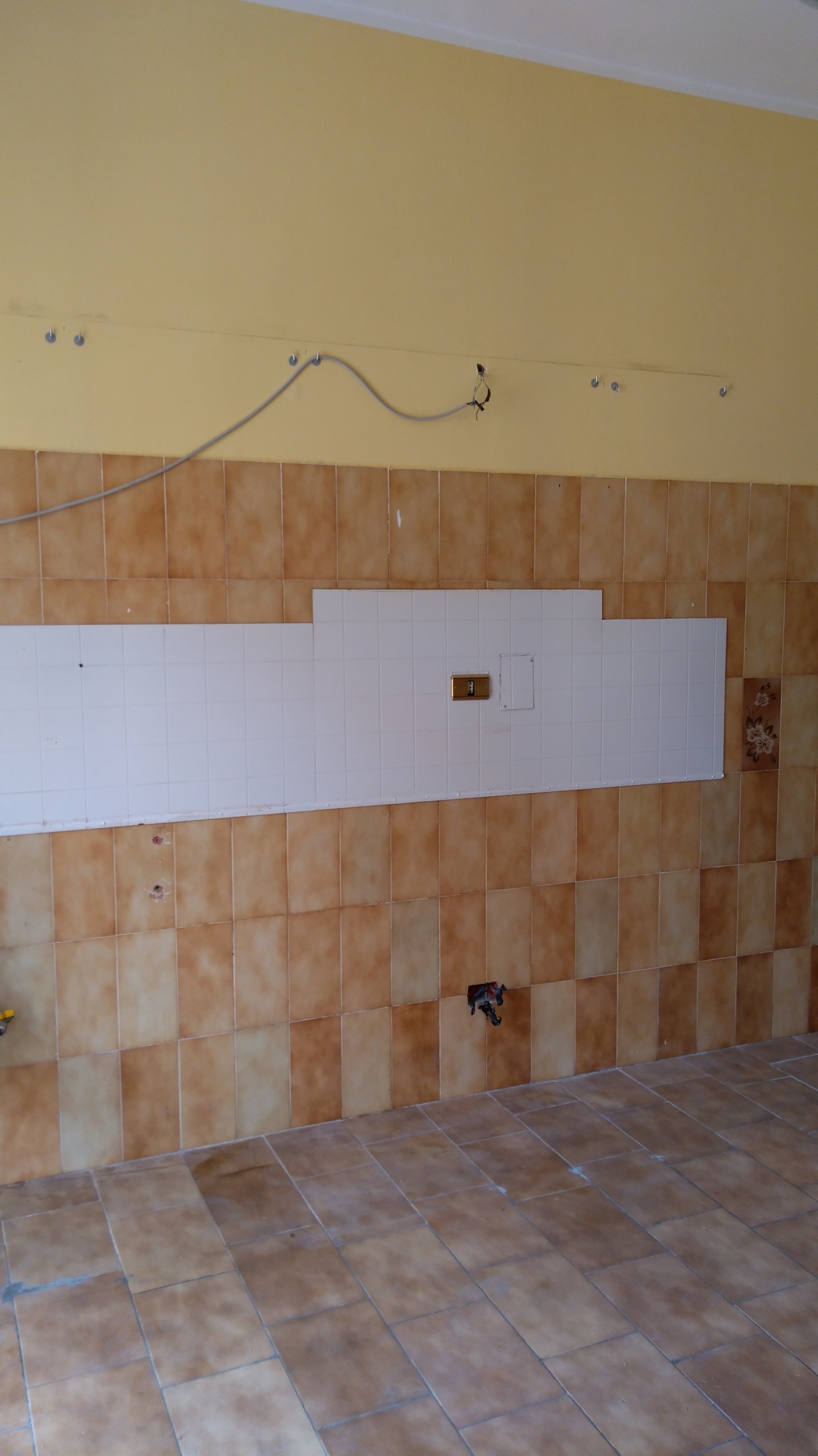 Bilocale da ristrutturare in via del tordo 14, Reggio Calabria