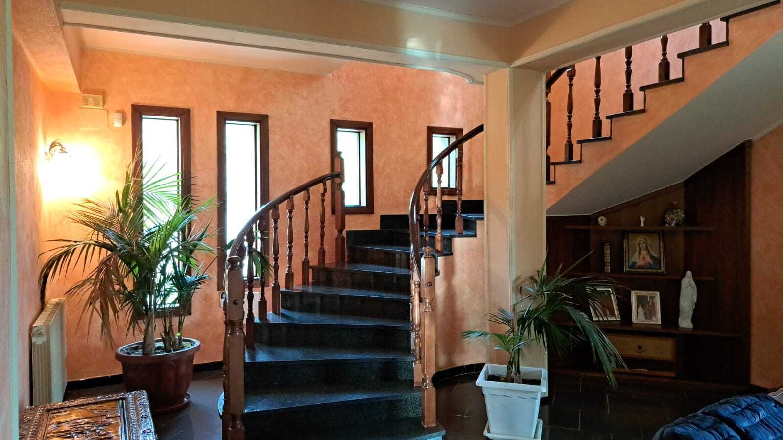 Villa con giardino in viale magna grecia 21, Bova Marina