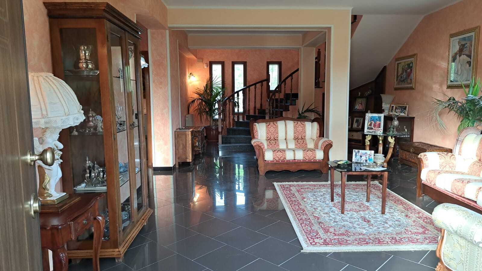 Villa con giardino in viale magna grecia 21, Bova Marina