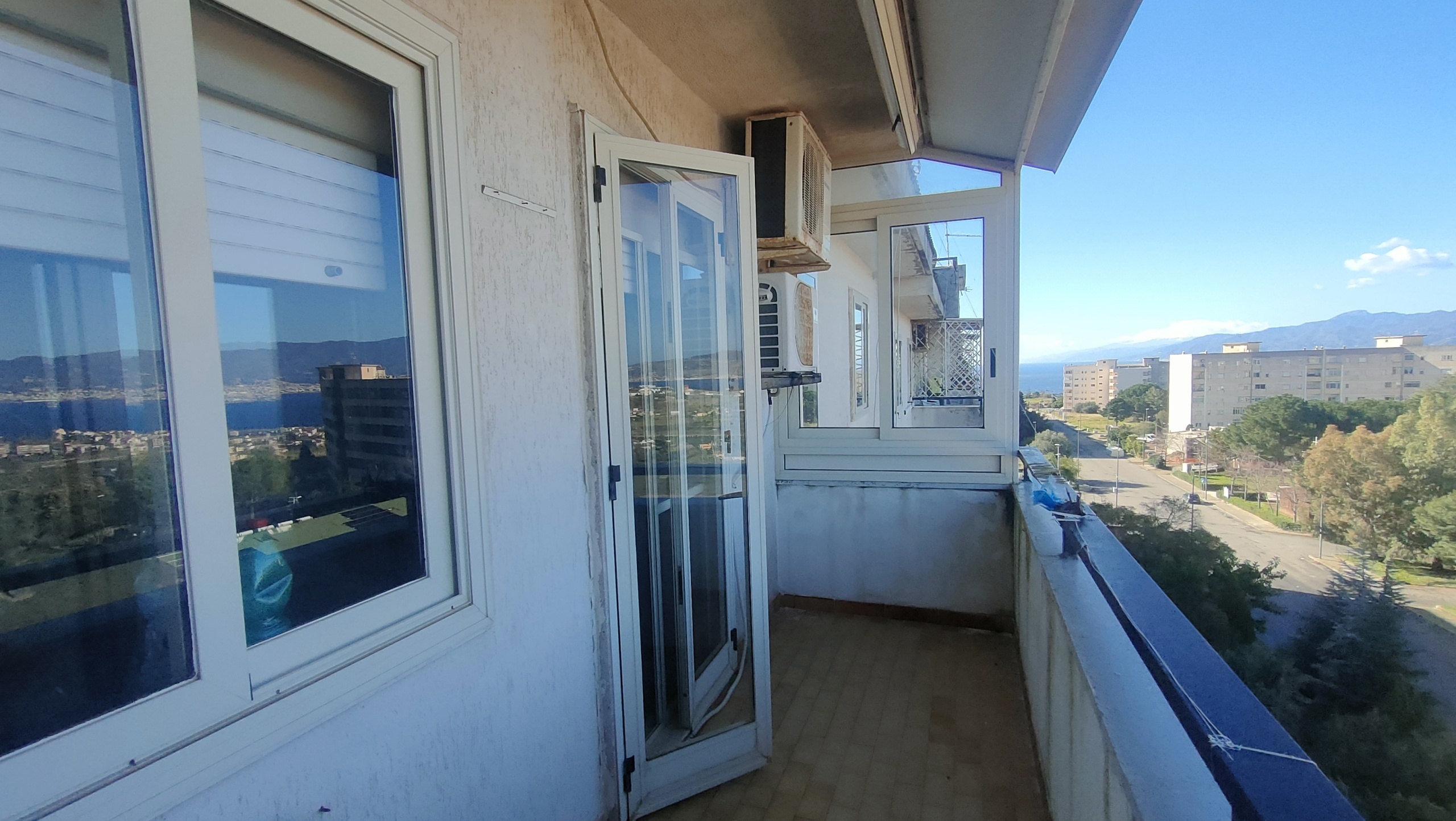 Quadrilocale da ristrutturare in via arghill� sud, Reggio Calabria