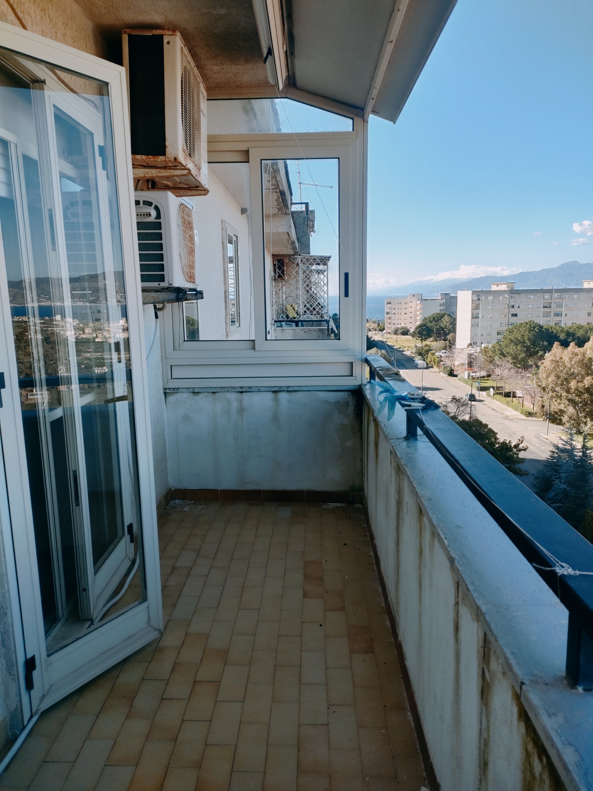 Quadrilocale da ristrutturare in via arghill� sud, Reggio Calabria