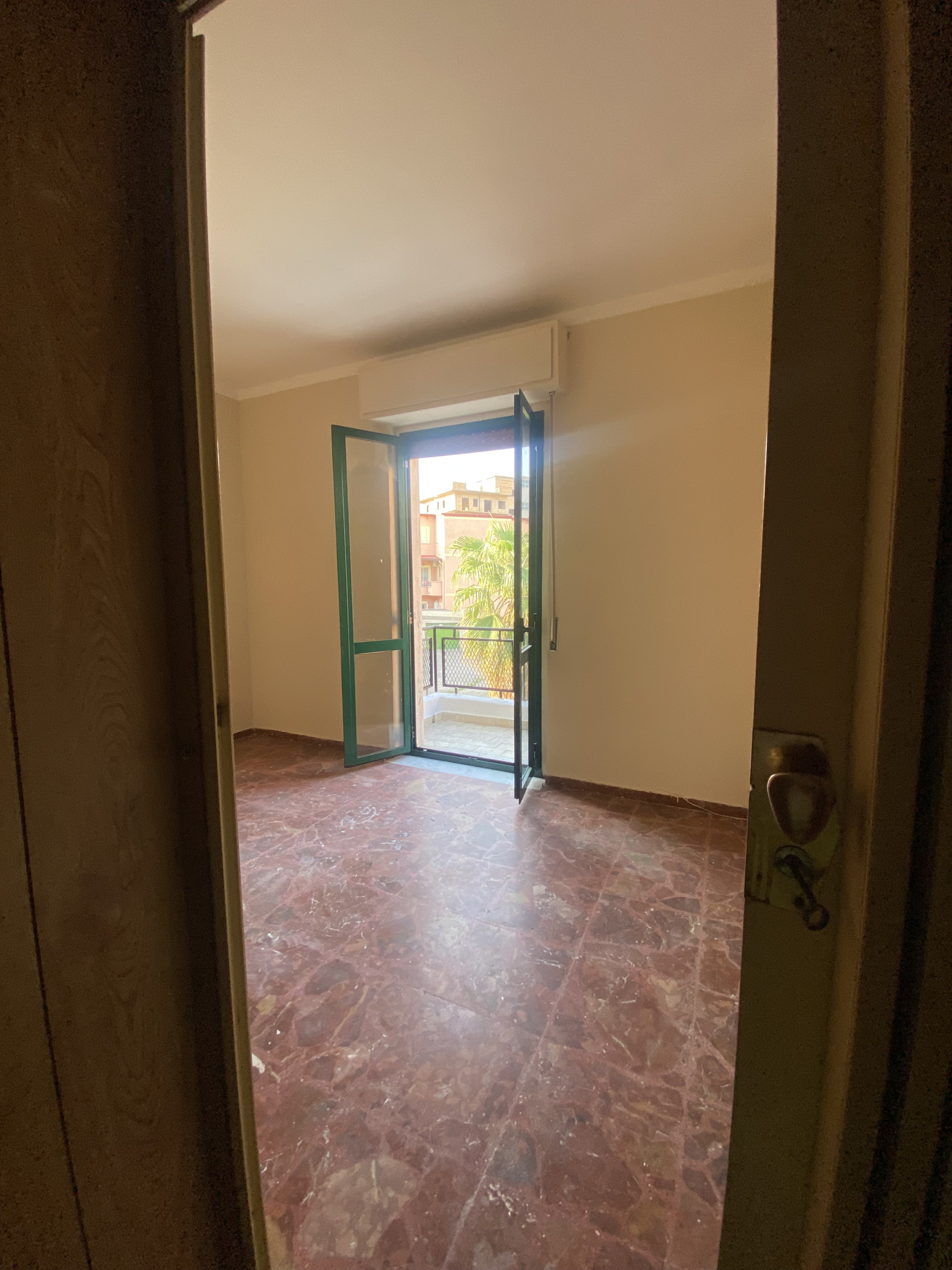 Bilocale ristrutturato in case popolari via saracinello 7-15, Reggio Calabria