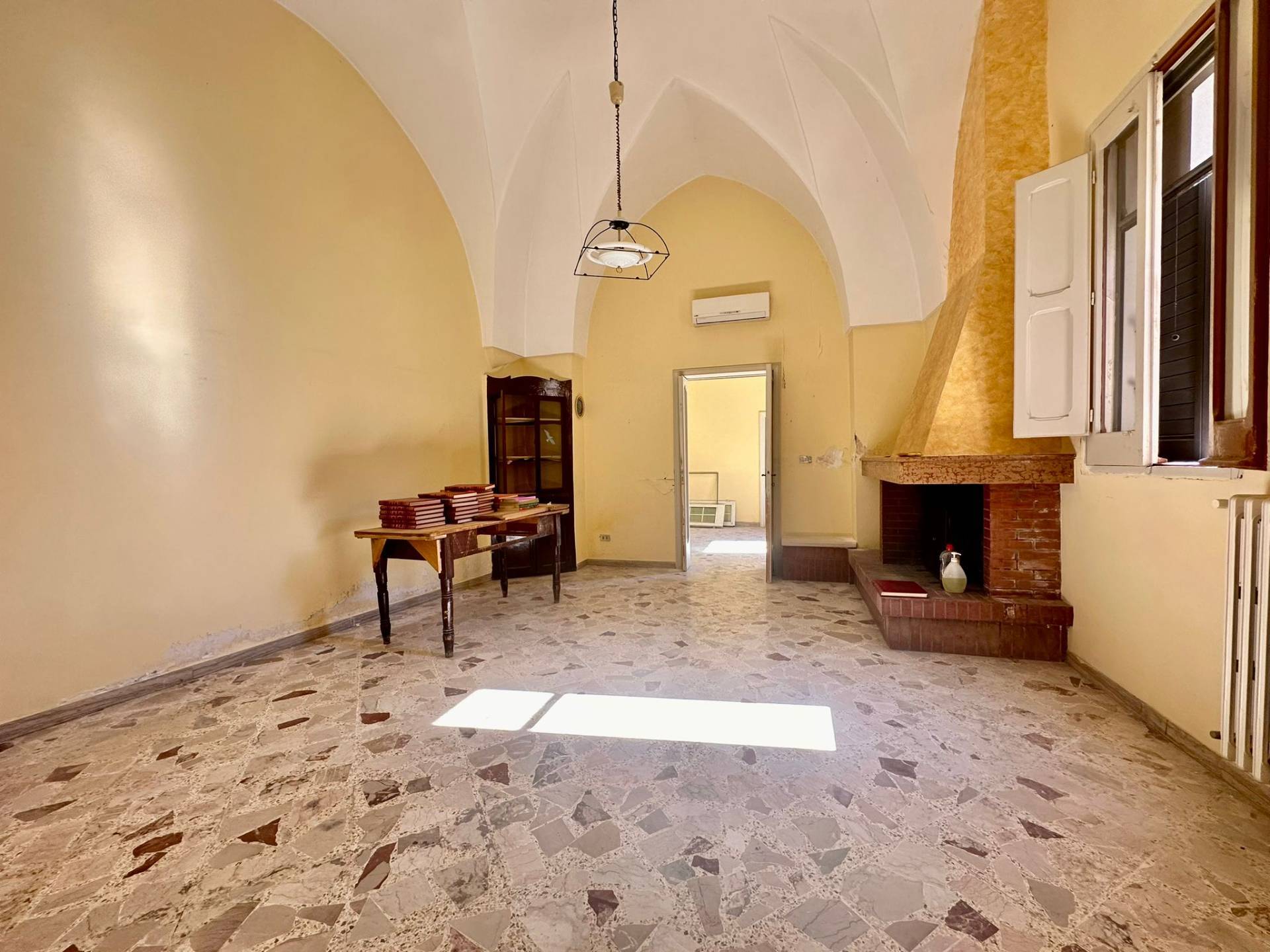 Casa indipendente con terrazzo a Lequile