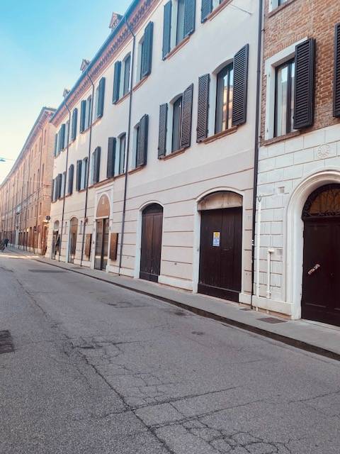 Locale commerciale in affitto, Ferrara centro storico