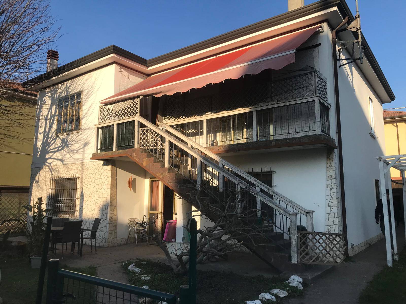 casa con 2 appartamenti e garages-soluzione genitori/figli in vendita a Ferrara, Porotto-Cassana