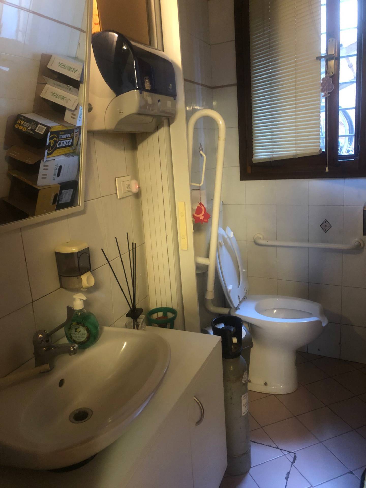 bar in vendita a Ferrara, Centro storico