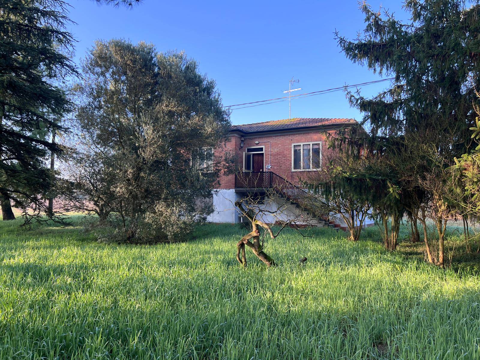 villa singola con parco in vendita a Ferrara, via ravenna