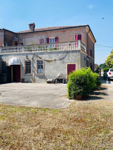 casa con 2 appartamenti garage e giardino- in vendita a Ferrara, Boara