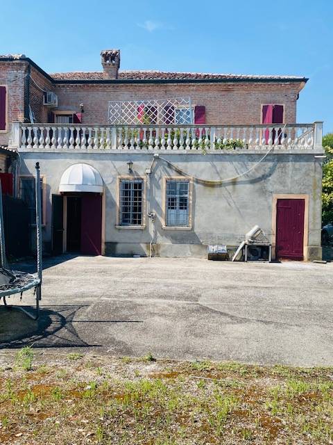 casa con 2 appartamenti garage e giardino- in vendita a Ferrara, Boara