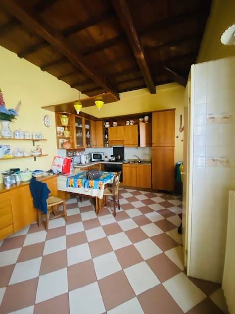 casa con 2 appartamenti garage e giardino- in vendita a Ferrara, Boara
