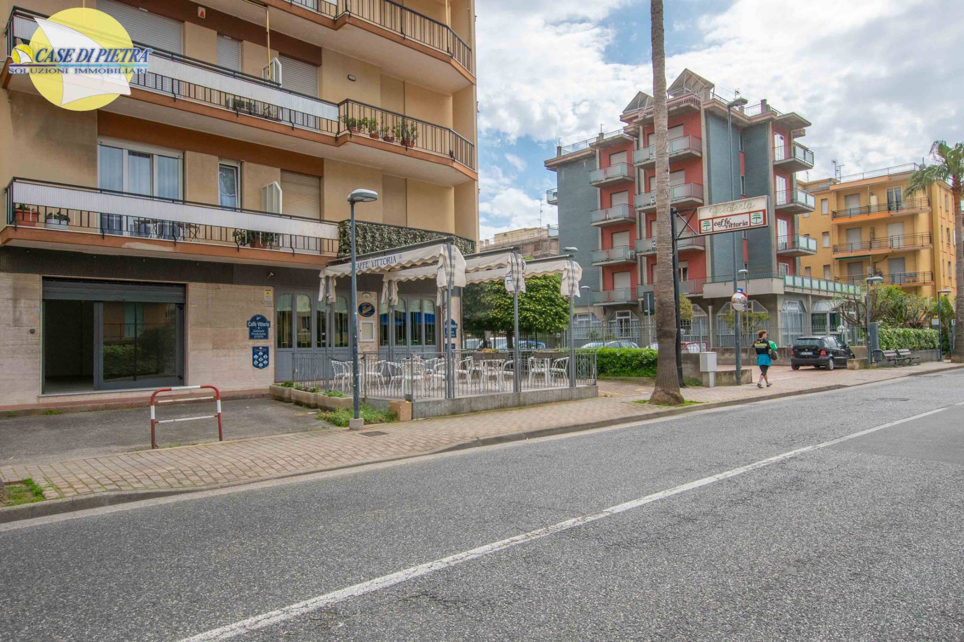 Locale commerciale in vendita a Pietra Ligure