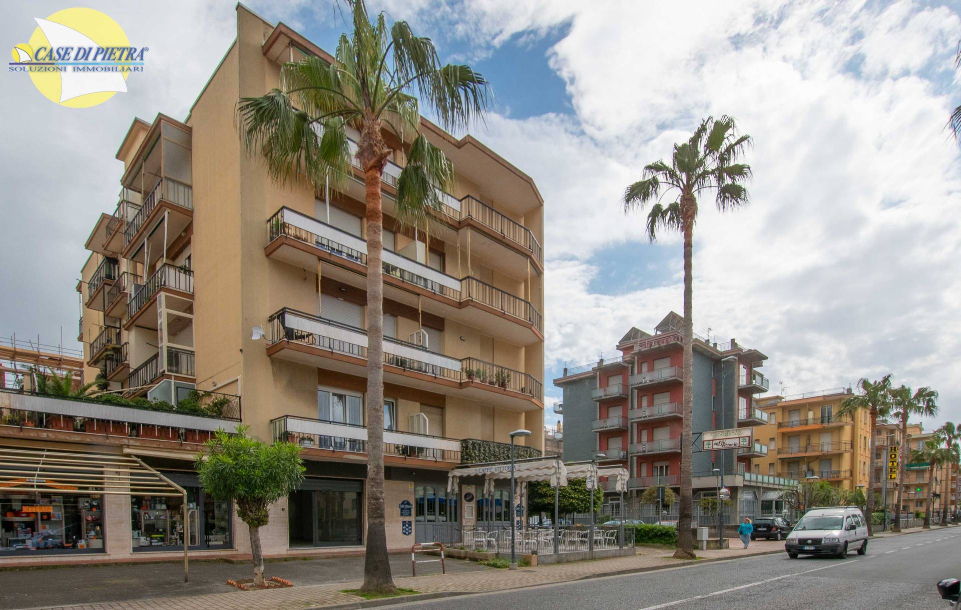 Locale commerciale in vendita a Pietra Ligure