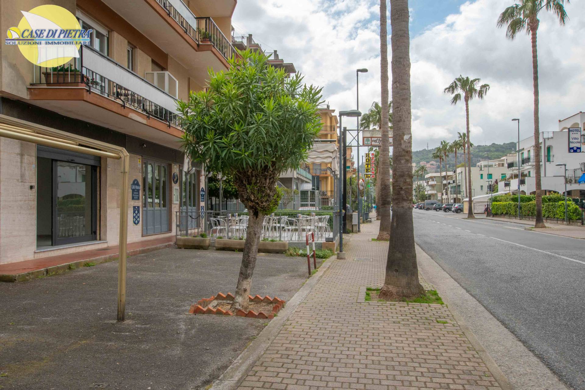 Locale commerciale in vendita a Pietra Ligure