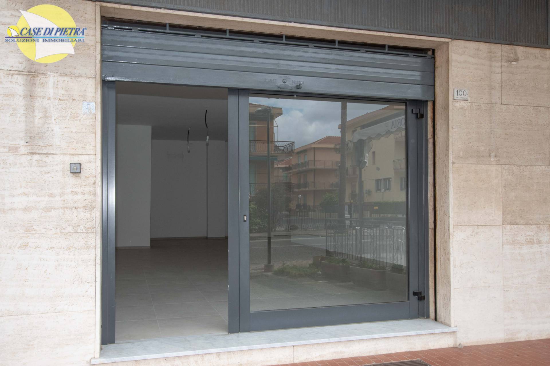 Locale commerciale in vendita a Pietra Ligure