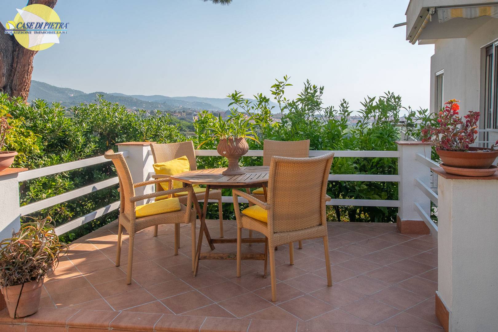 Villa bifamiliare in vendita a Loano