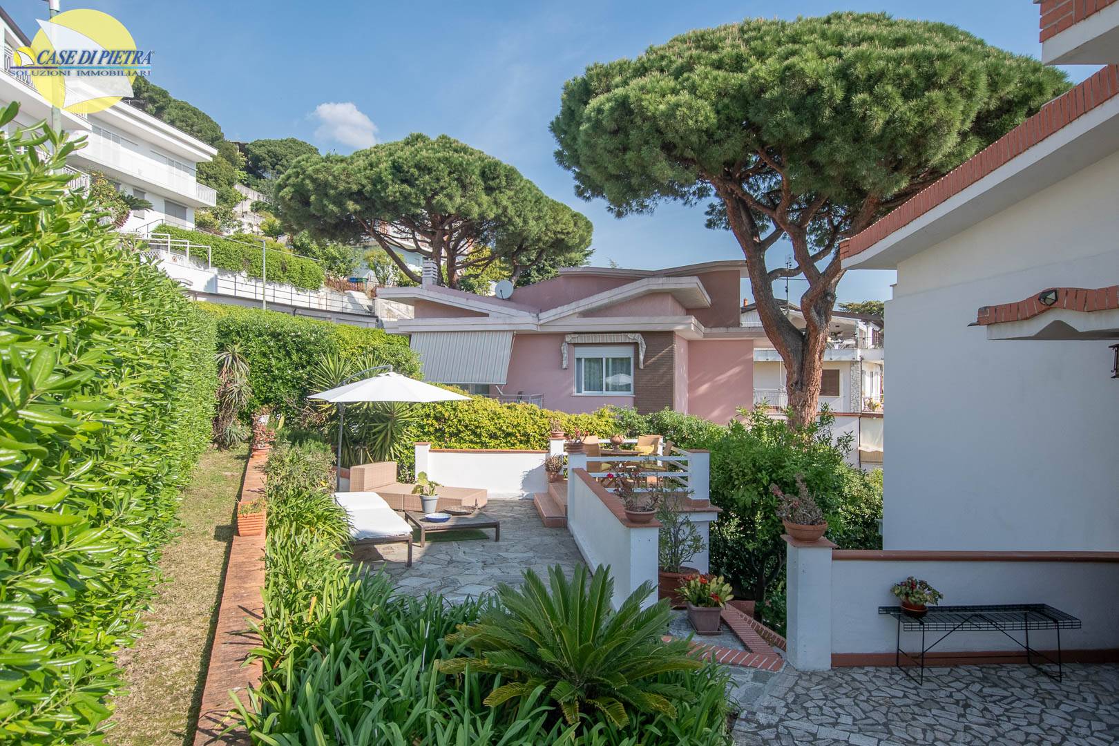 Villa bifamiliare in vendita a Loano