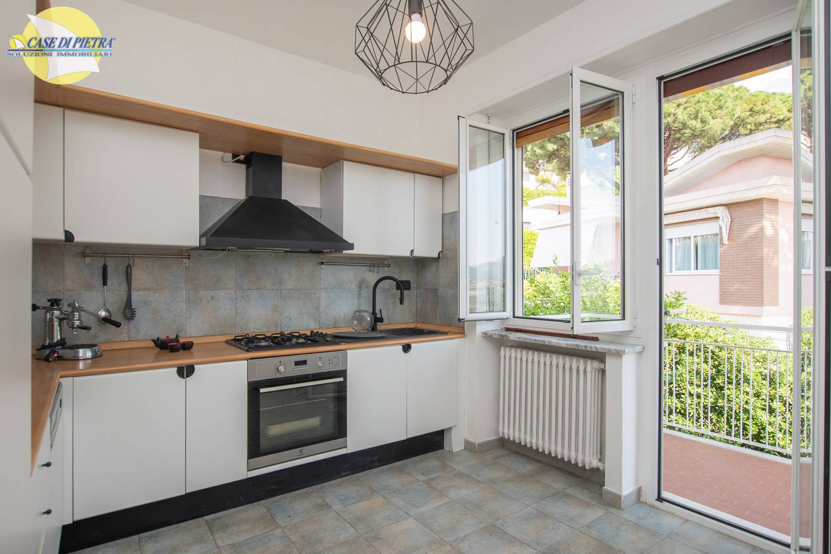 Villa bifamiliare in vendita a Loano