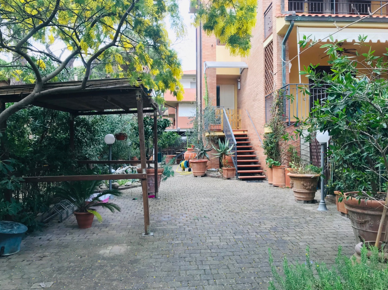 Casa indipendente con giardino in via della gorgona, Grosseto