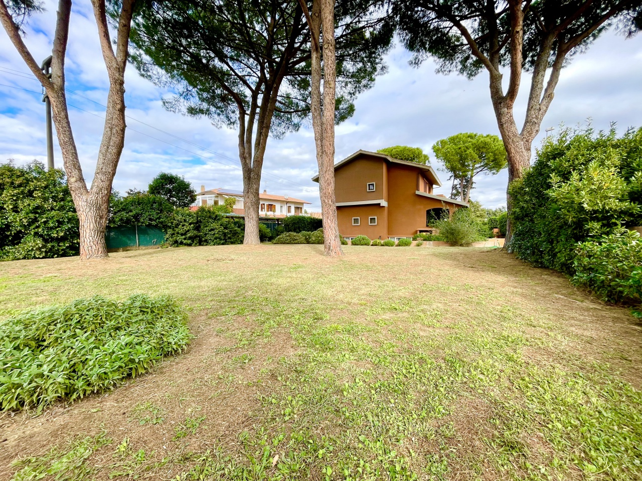Villa con giardino in via vesuvio, Grosseto