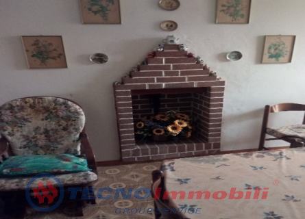 Casa indipendente con box a Rocca Canavese