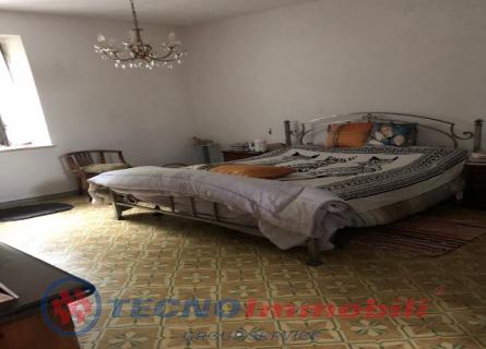 Casa indipendente con box a Rocca Canavese