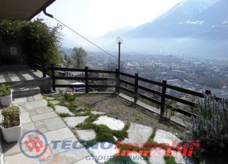 Trilocale con box a Aosta