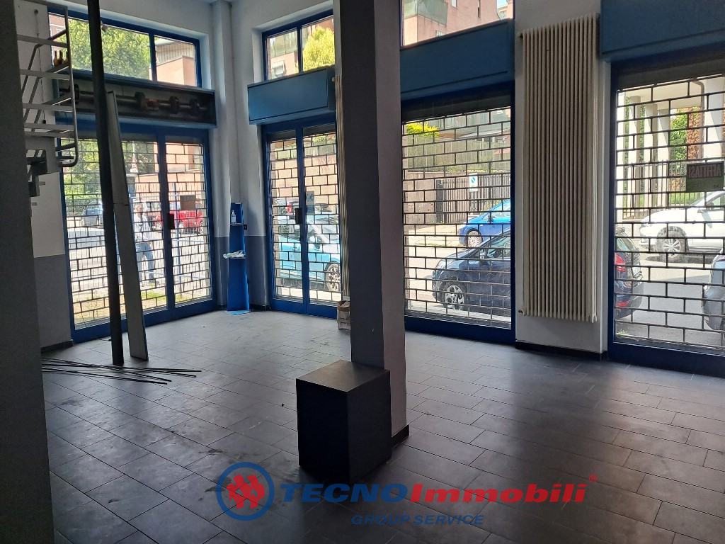 Locale commerciale in affitto, Torino barriera milano