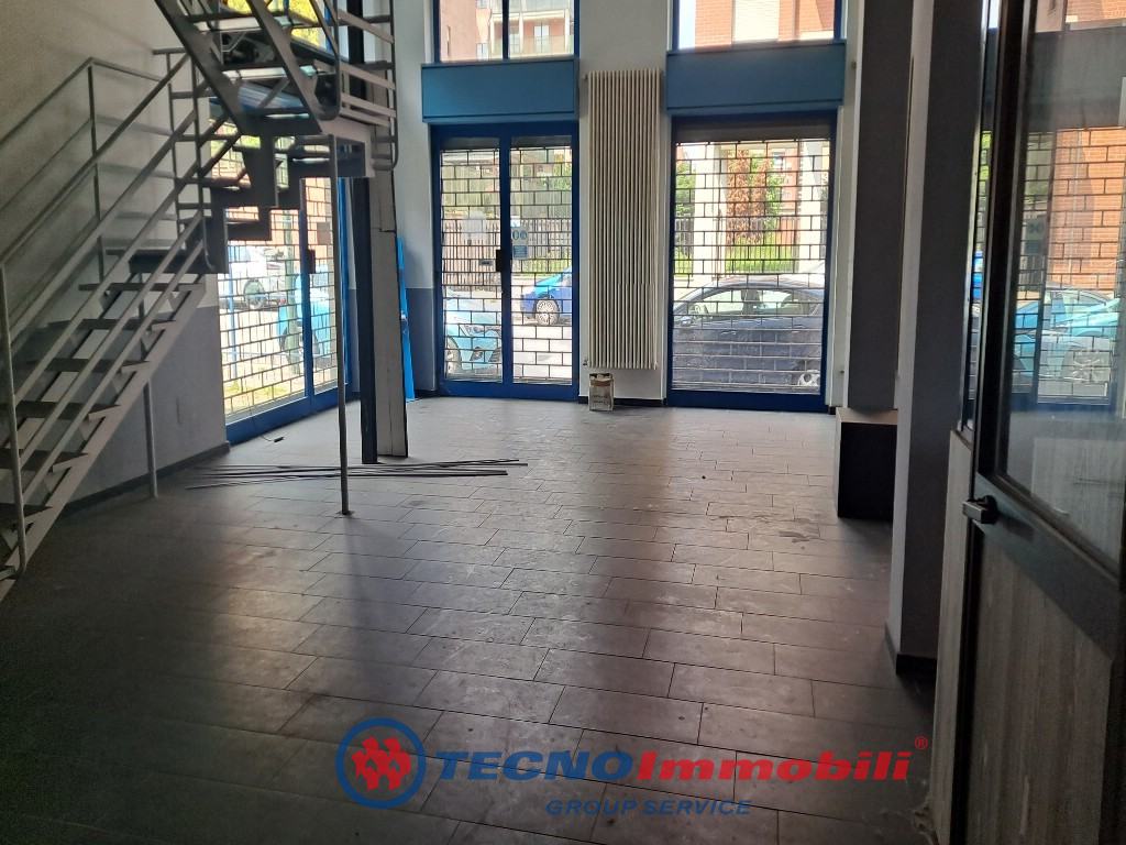 Locale commerciale in affitto, Torino barriera milano