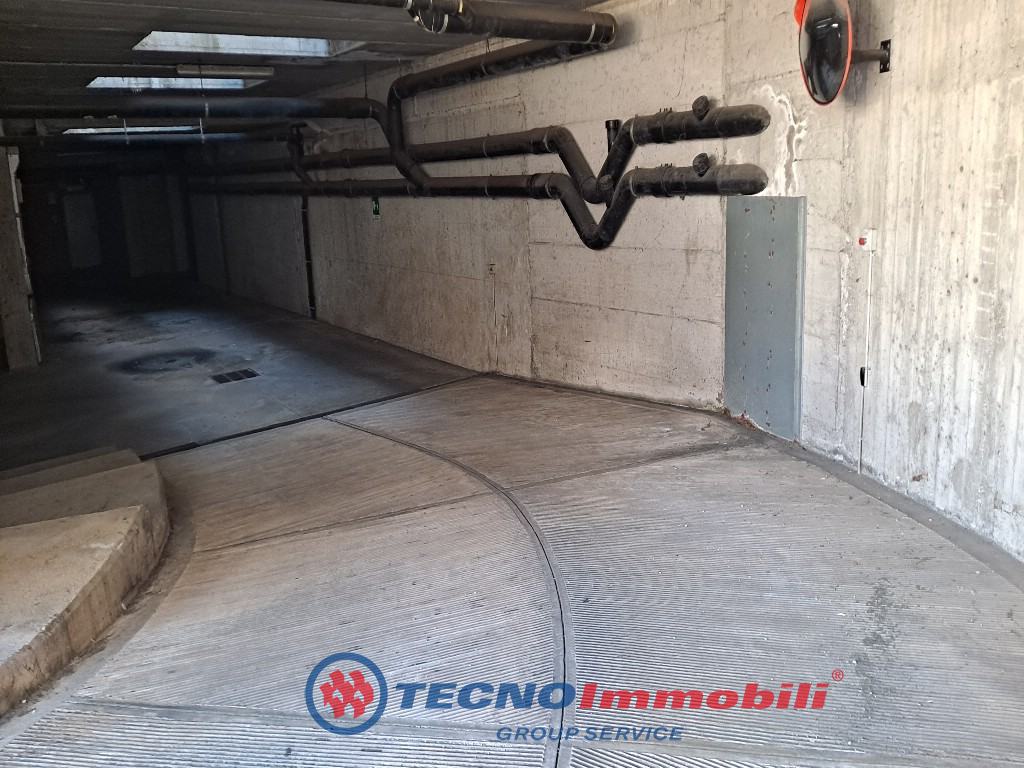 Posto auto coperto con box a Settimo Torinese
