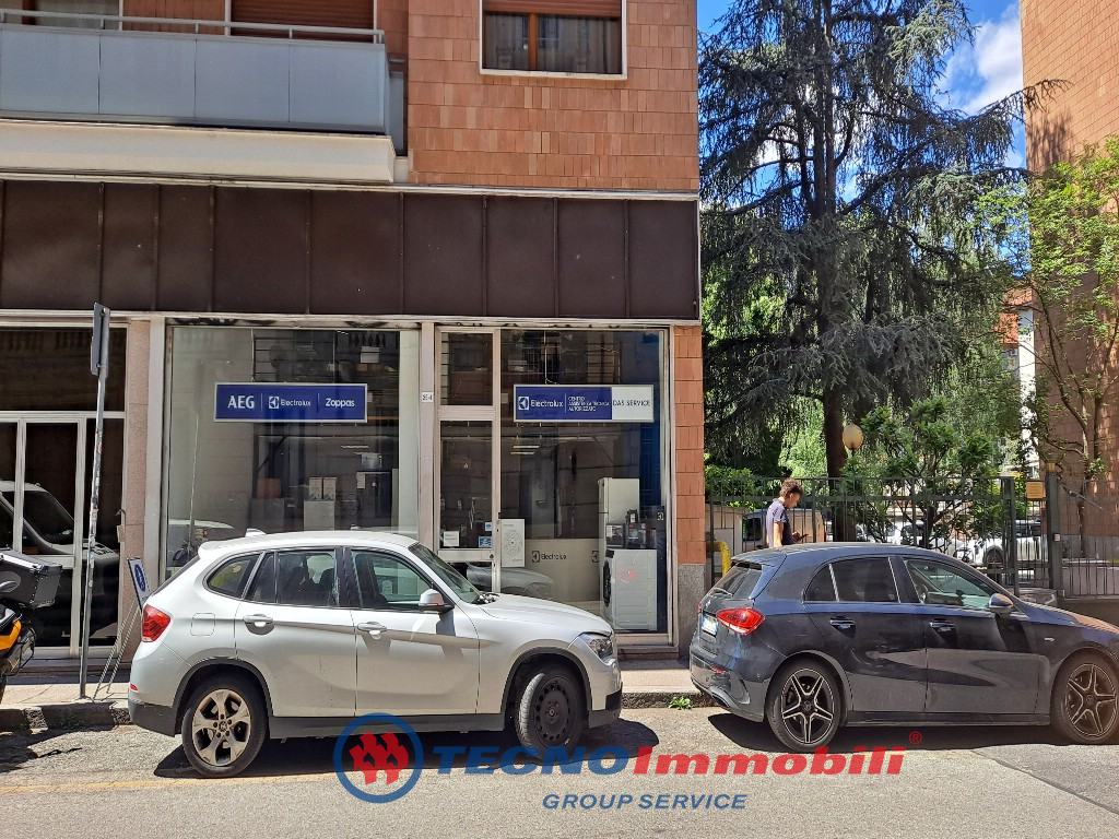 Locale commerciale in affitto, Torino vanchiglia
