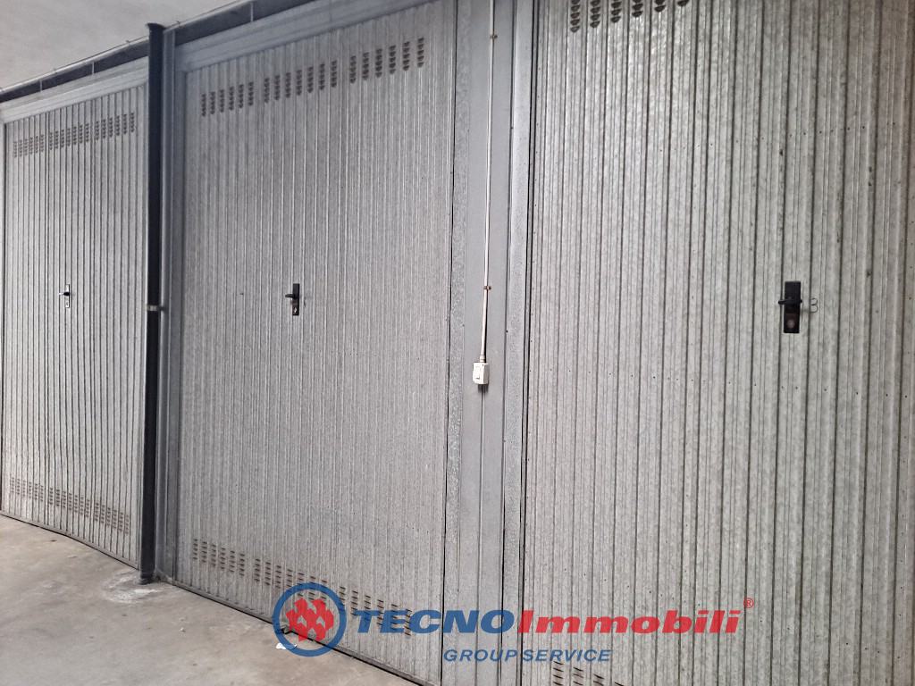Posto auto coperto in affitto a Settimo Torinese