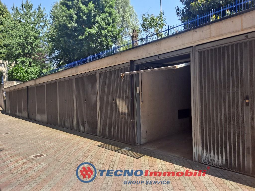 Posto auto coperto con box a Settimo Torinese