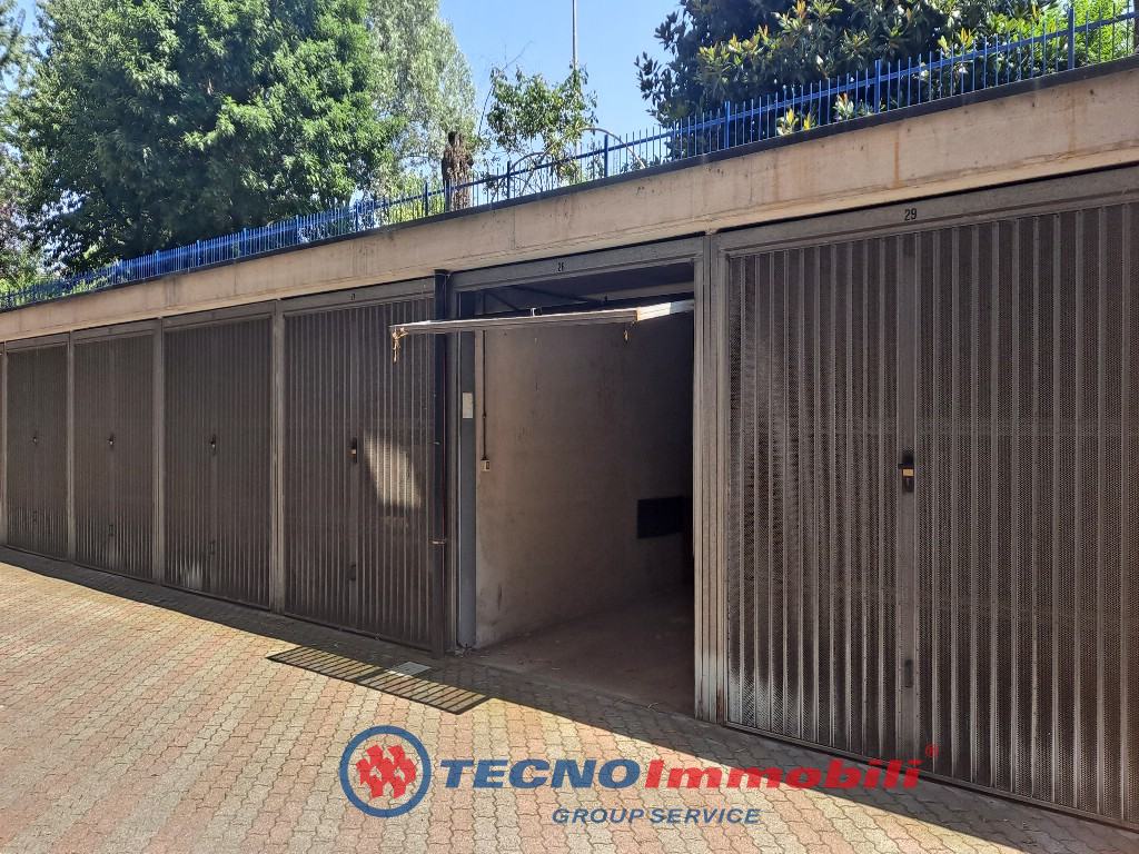 Posto auto coperto con box a Settimo Torinese