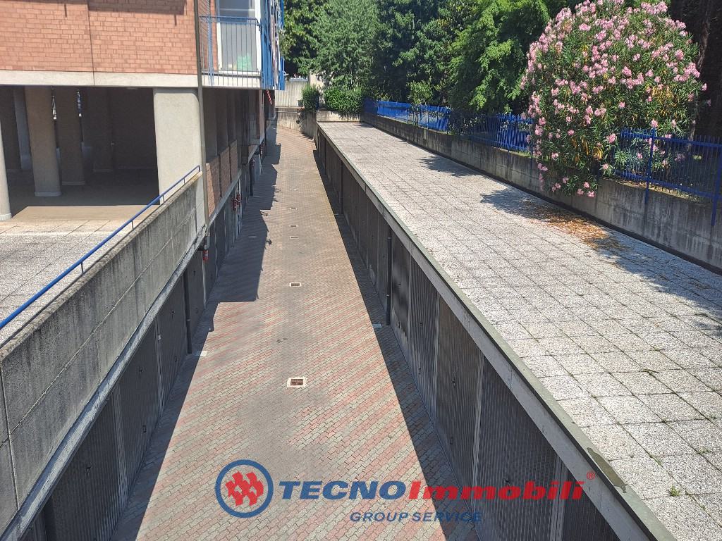 Posto auto coperto con box a Settimo Torinese