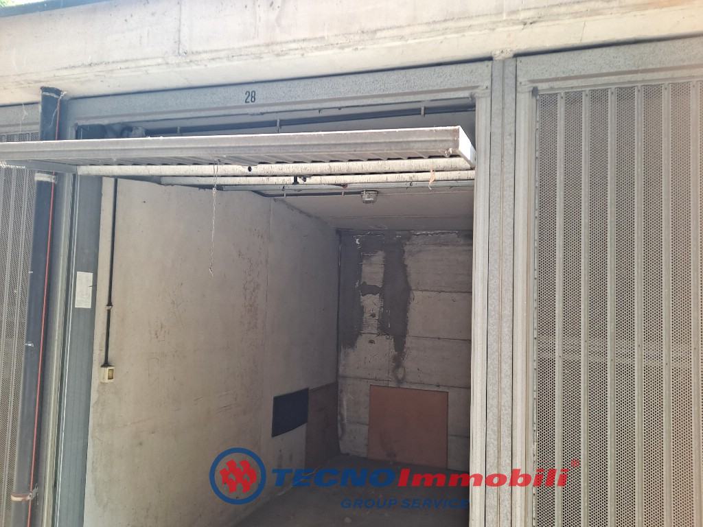 Posto auto coperto con box a Settimo Torinese