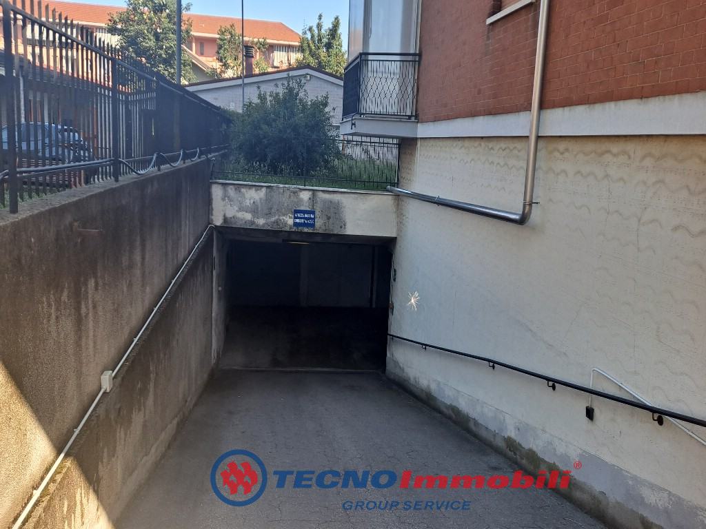 Posto auto coperto con box a Settimo Torinese
