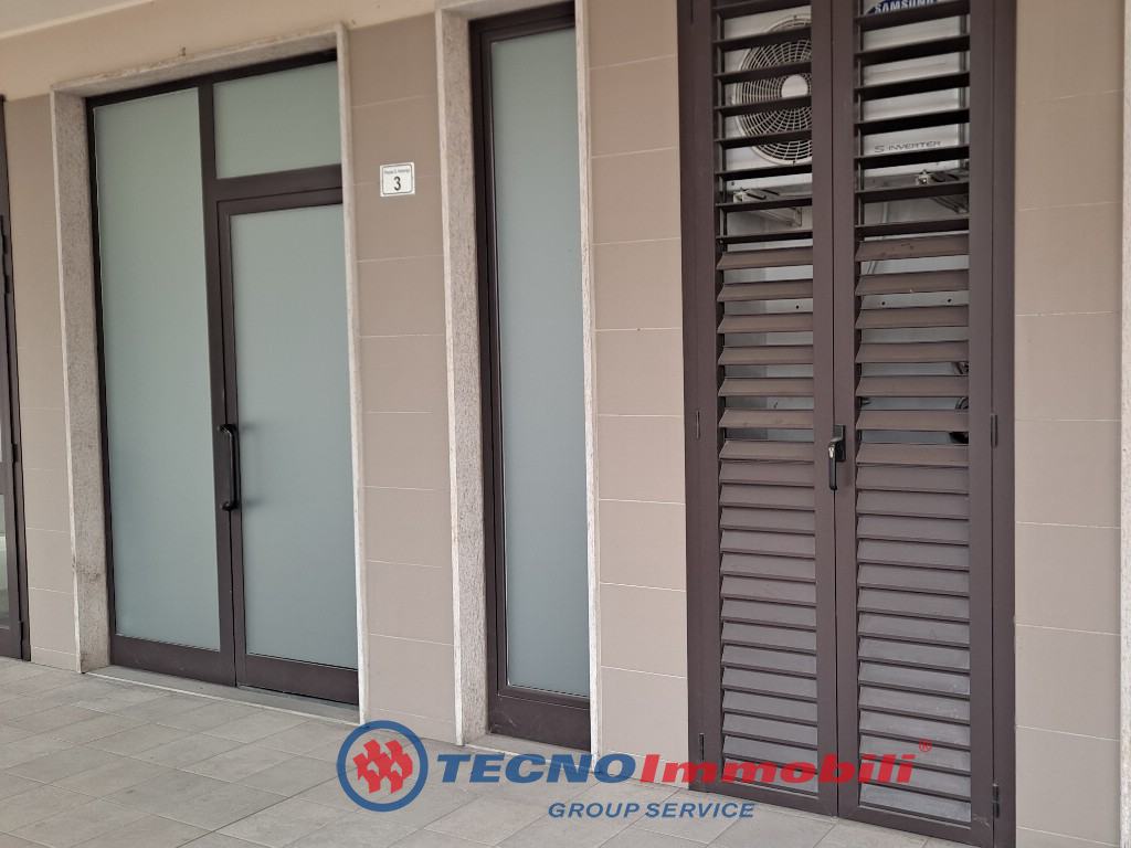 Locale commerciale con box a Settimo Torinese