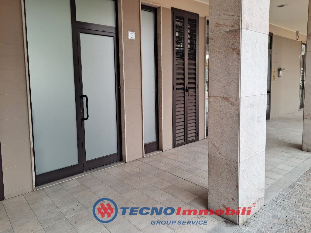 Locale commerciale con box a Settimo Torinese