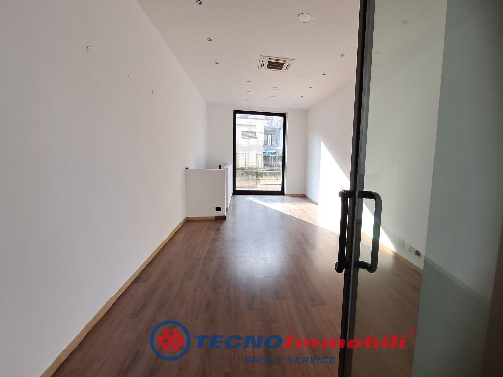 Locale commerciale con box a Settimo Torinese