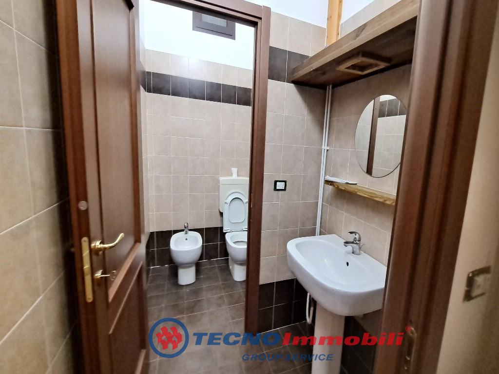 Locale commerciale con box a Settimo Torinese