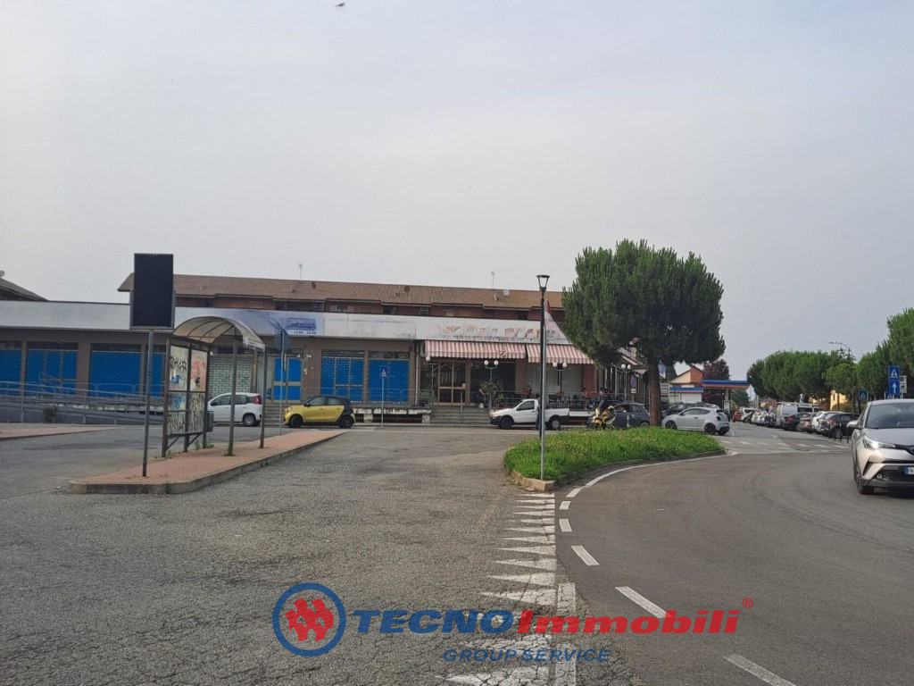 Locale commerciale in vendita a Leini