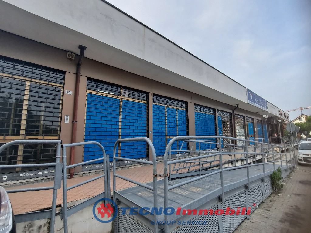 Locale commerciale in vendita a Leini